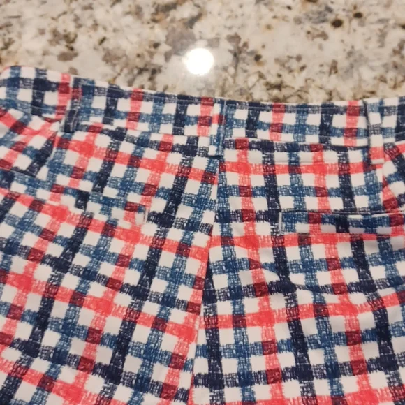 Crack wheat women's sz 6 shorts missing button